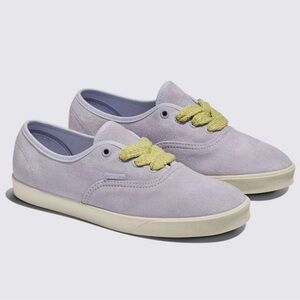VANS lowpro Suede Lavender Sneakers fat lace Size 9